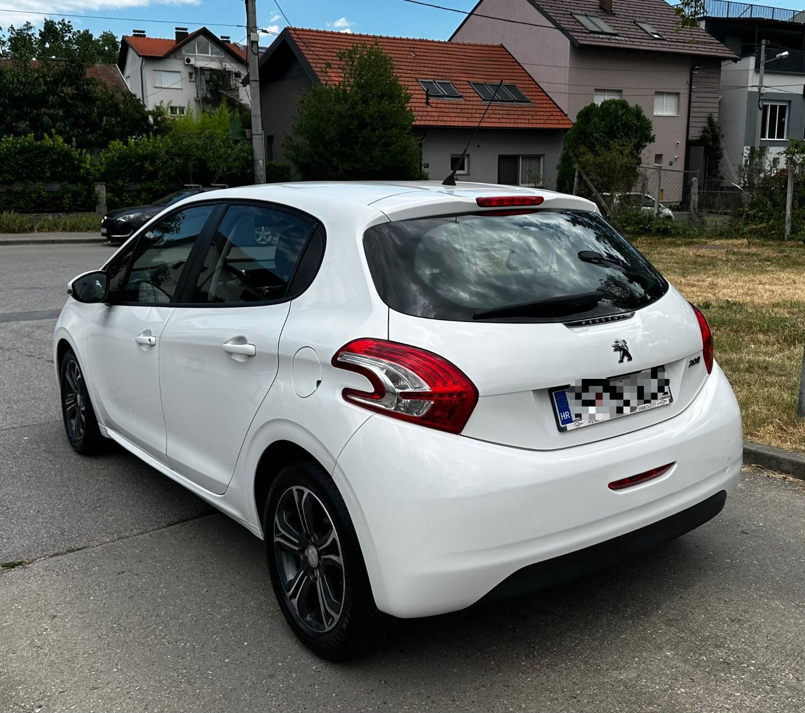 Peugeot 208 1,4 Benzin-LPG*Reg.god dana 07/27*Veliki servis*Klima*Navi, fotografija 6