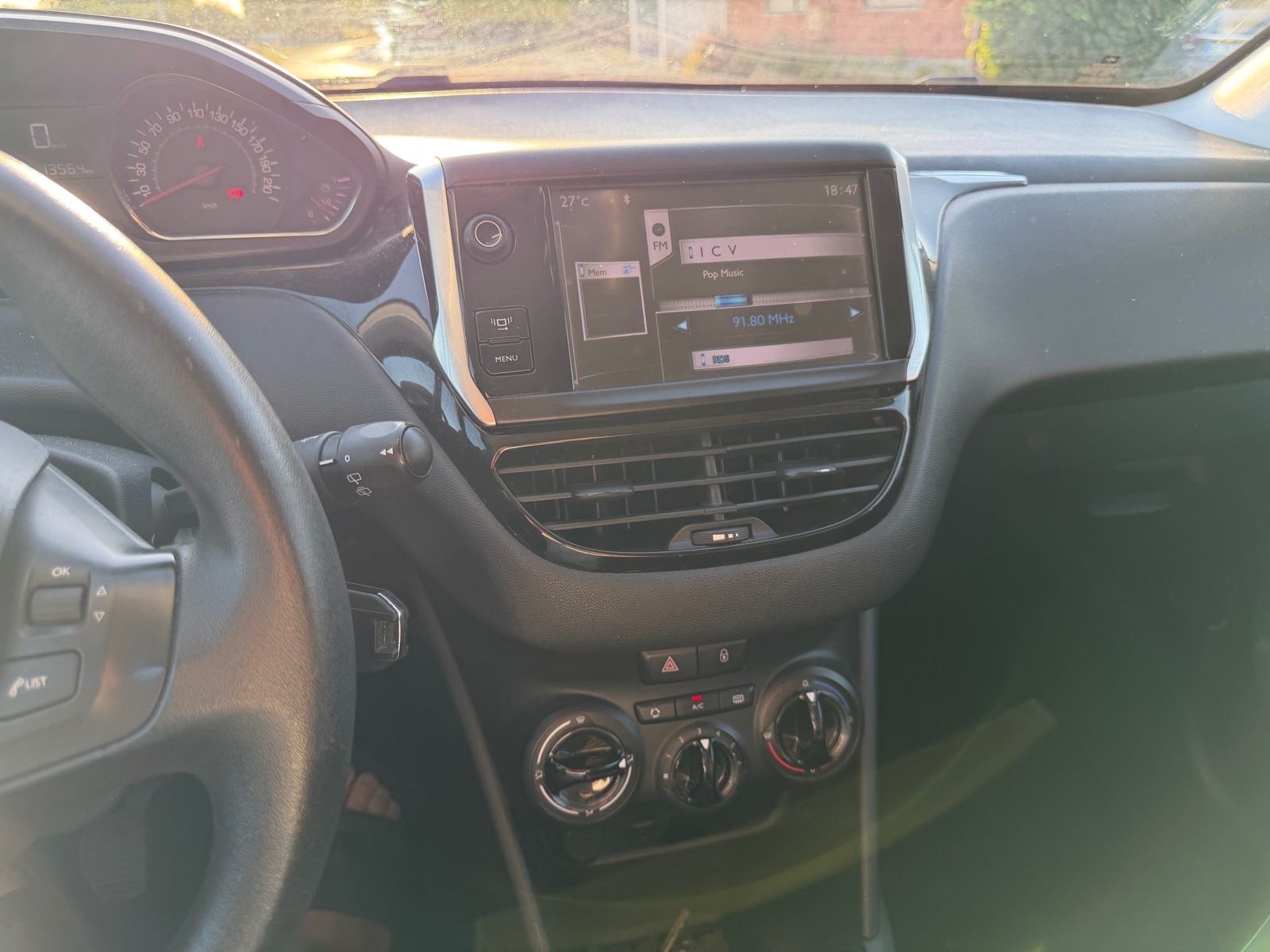 Peugeot 208 1,4 HDi 2013g., fotografija 12