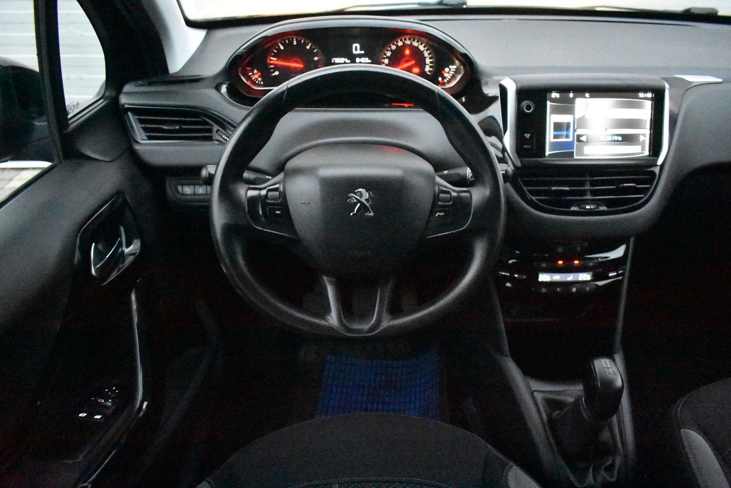 Peugeot 208 1,4 HDi *SERVISNA, NAVIGACIJA, ALU NAPLATCI*, fotografija 4
