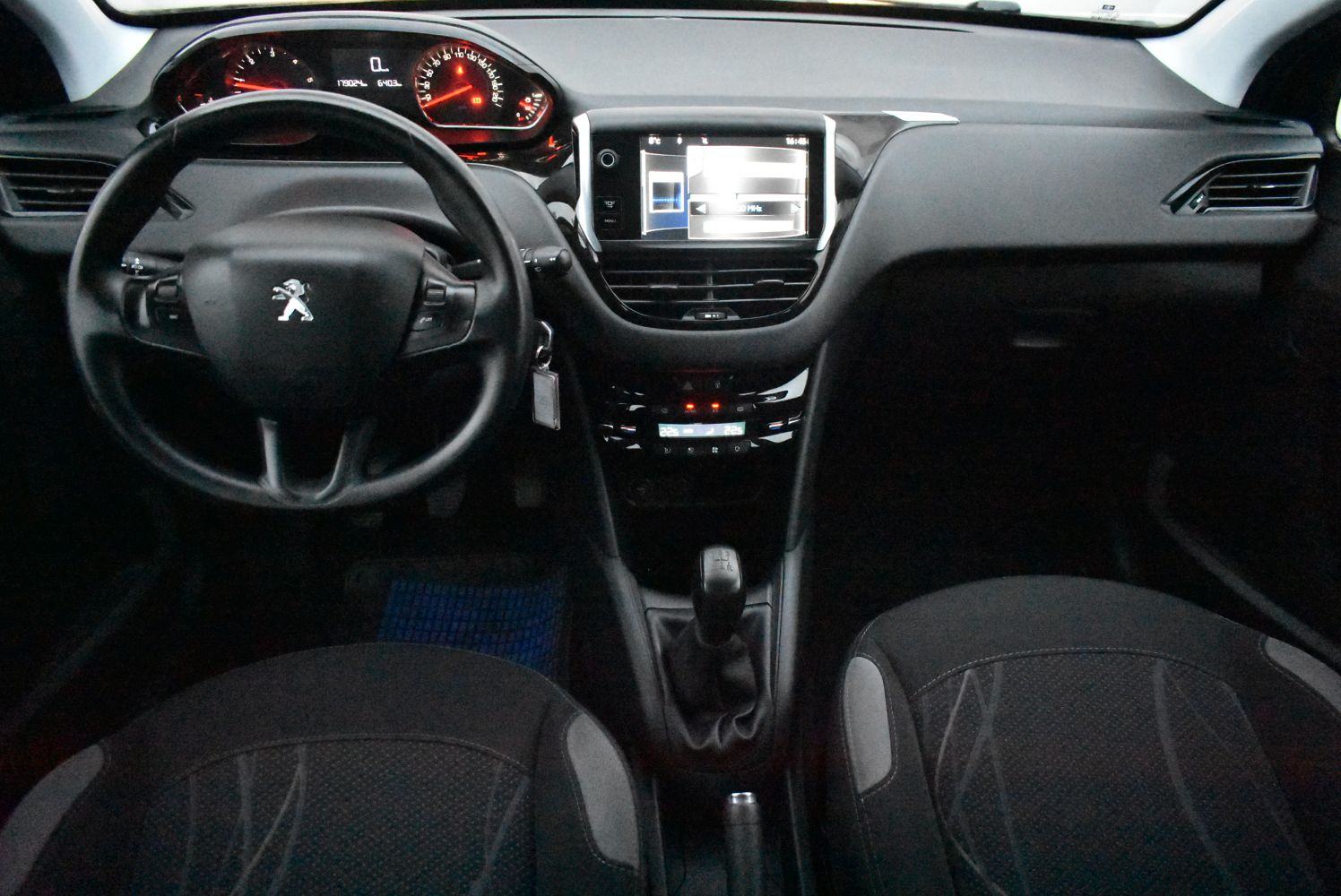 Peugeot 208 1,4 HDi *SERVISNA, NAVIGACIJA, ALU NAPLATCI*, fotografija 7