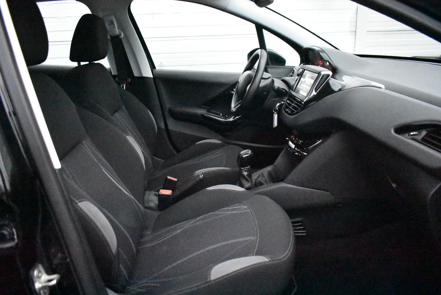 Peugeot 208 1,4 HDi *SERVISNA, NAVIGACIJA, ALU NAPLATCI*, fotografija 5