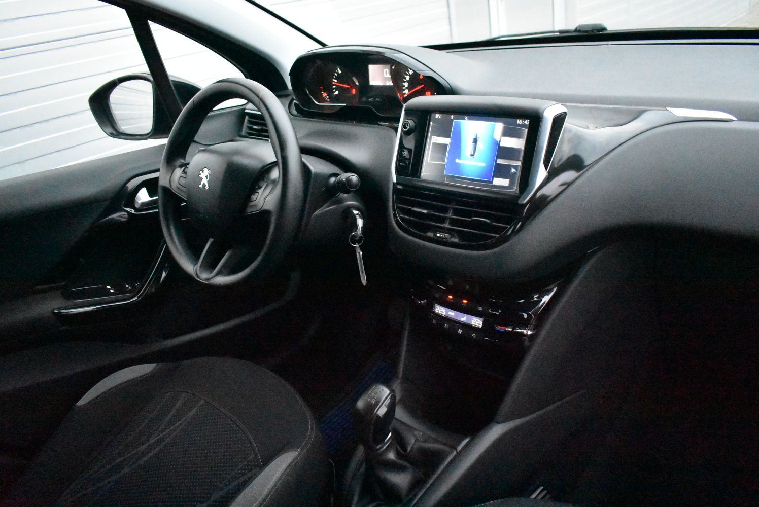 Peugeot 208 1,4 HDi *SERVISNA, NAVIGACIJA, ALU NAPLATCI*, fotografija 8