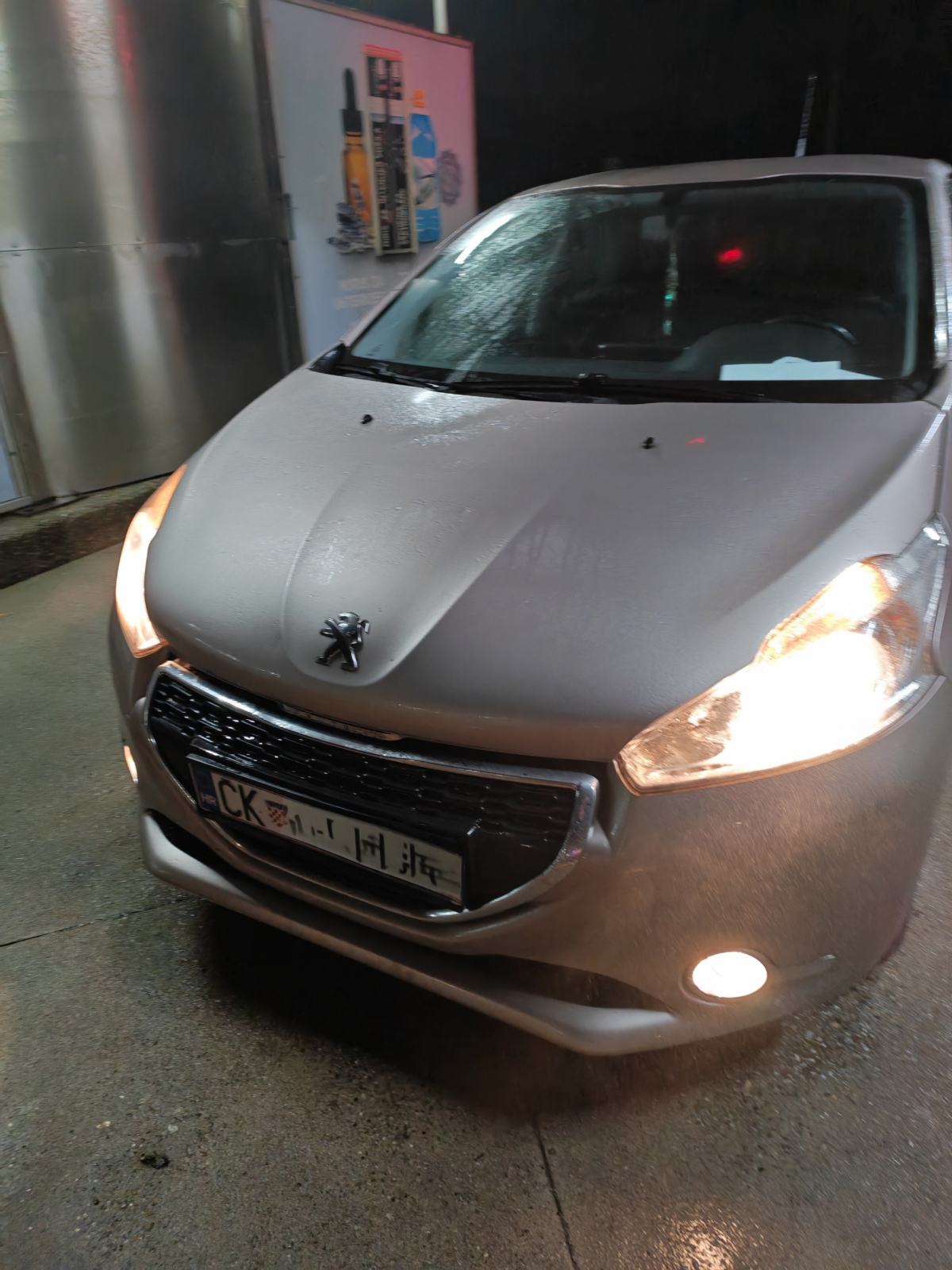 Peugeot 208 1,4 HDi, fotografija 7