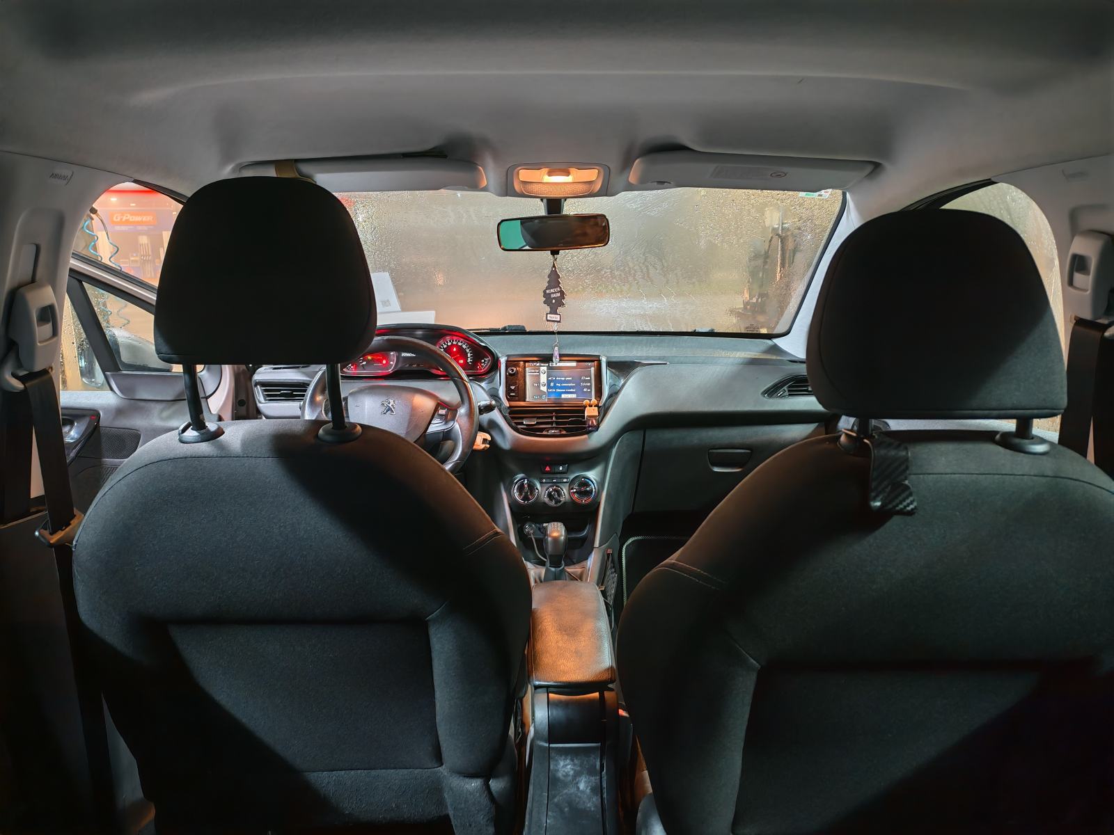 Peugeot 208 1,4 HDi, fotografija 8