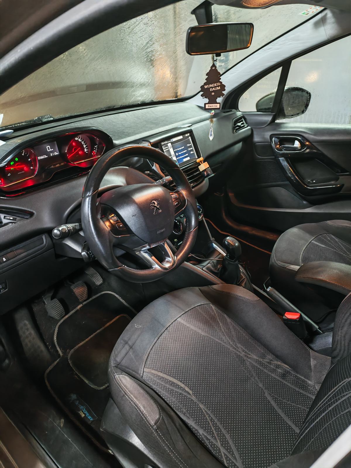 Peugeot 208 1,4 HDi, fotografija 9