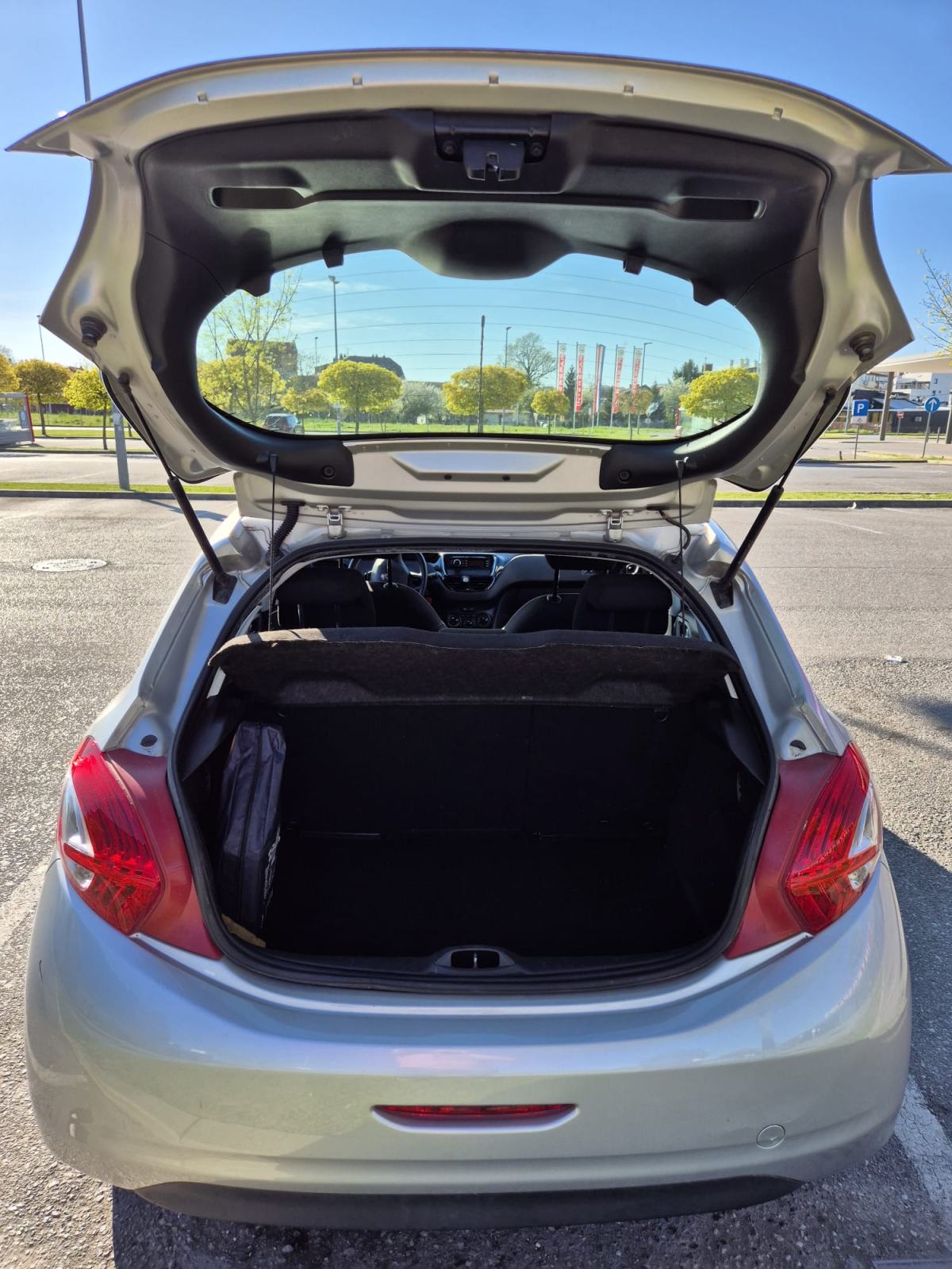 Peugeot 208 1,4 HDi, fotografija 3