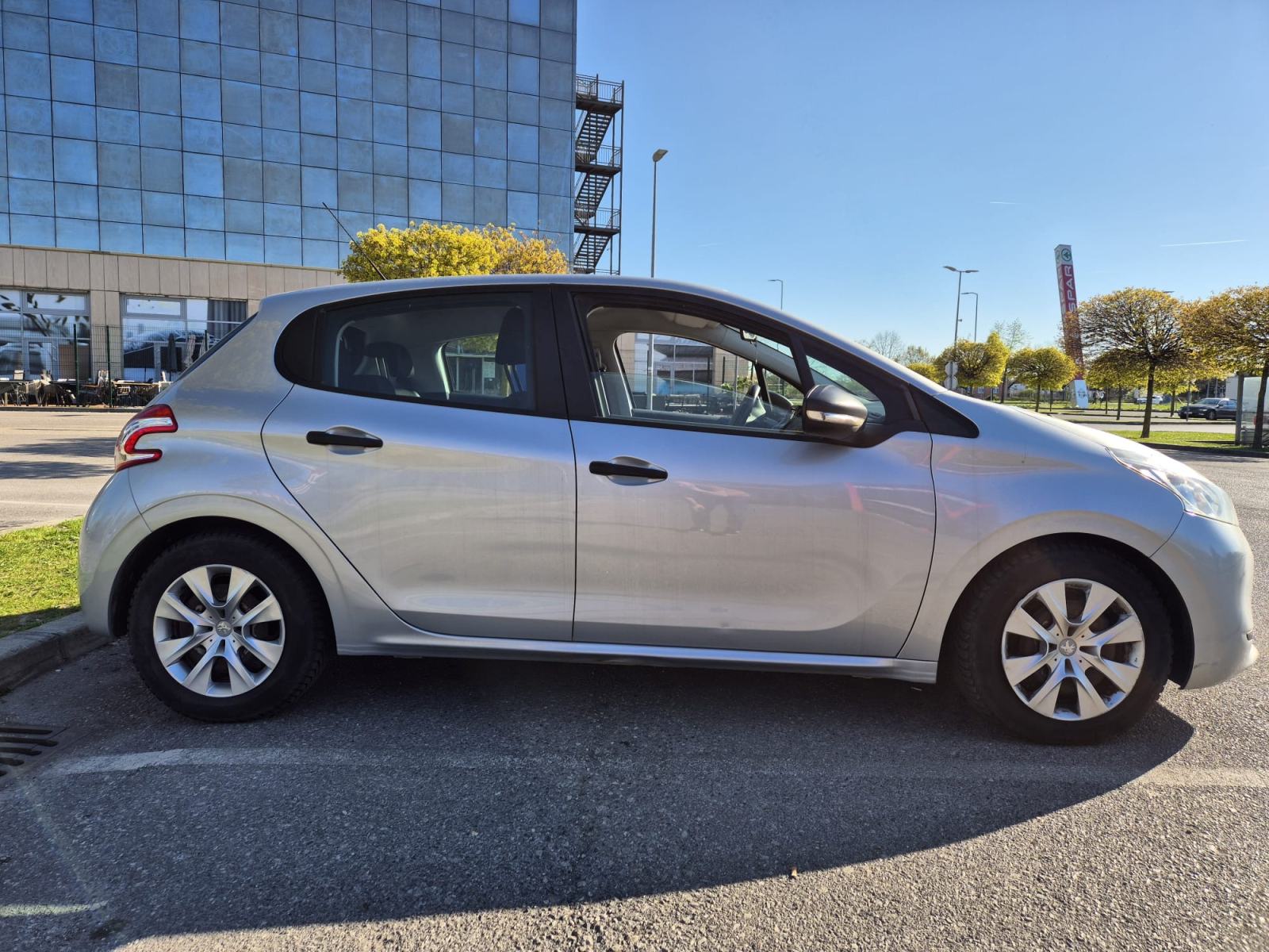 Peugeot 208 1,4 HDi, fotografija 5