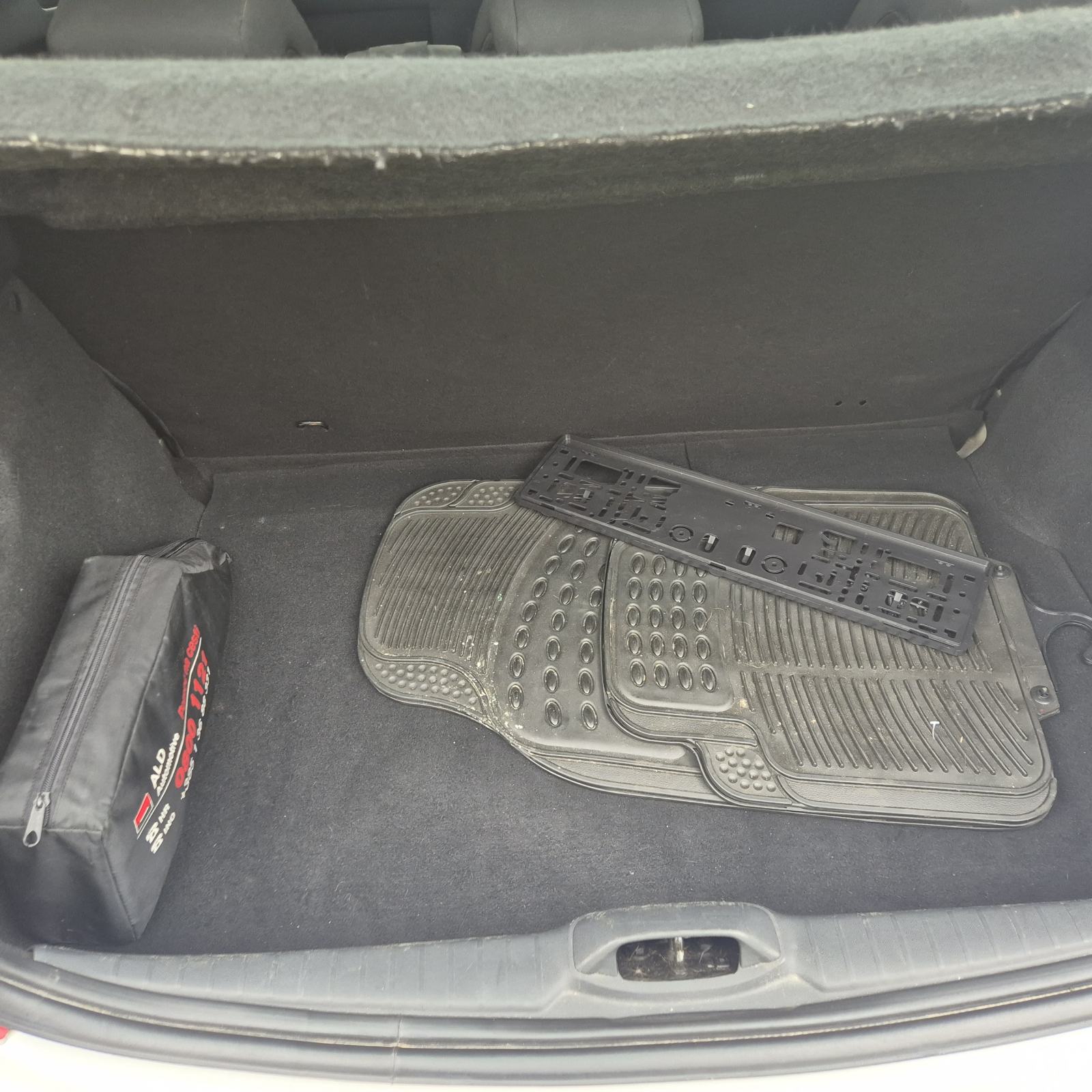 Peugeot 208 1,4 HDi, fotografija 11