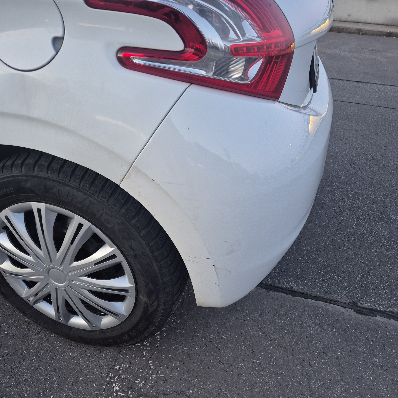 Peugeot 208 1,4 HDi, fotografija 8