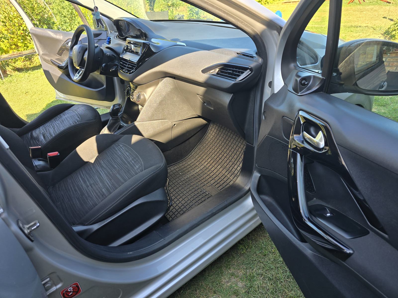 Peugeot 208 1,4 HDi, fotografija 2
