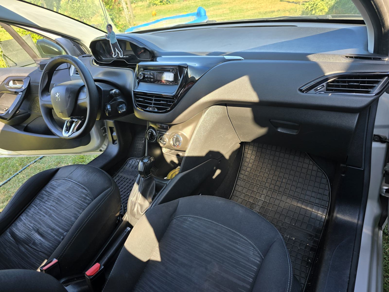 Peugeot 208 1,4 HDi, fotografija 3
