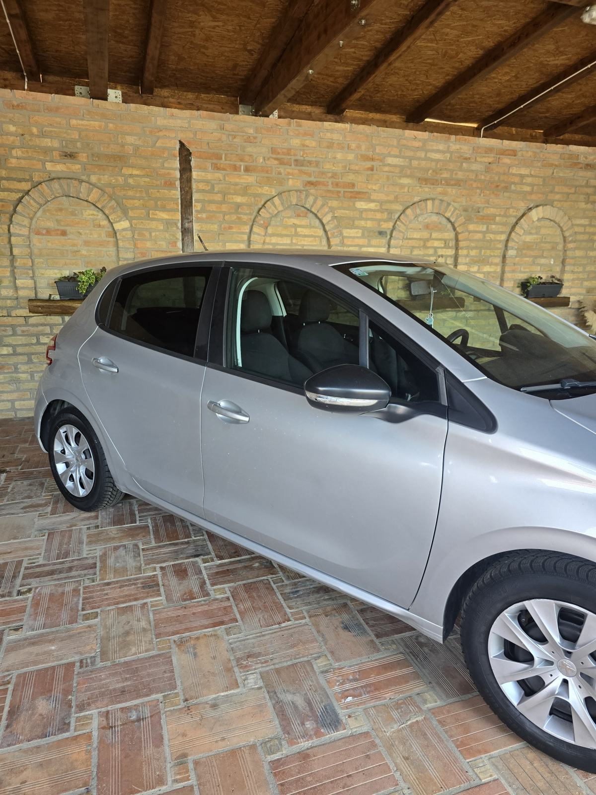 Peugeot 208 1,4 HDi, fotografija 15