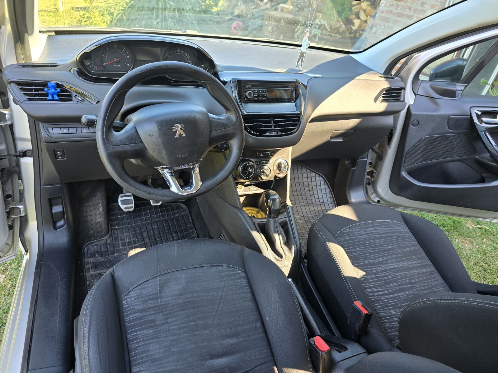 Peugeot 208 1,4 HDi, fotografija 7