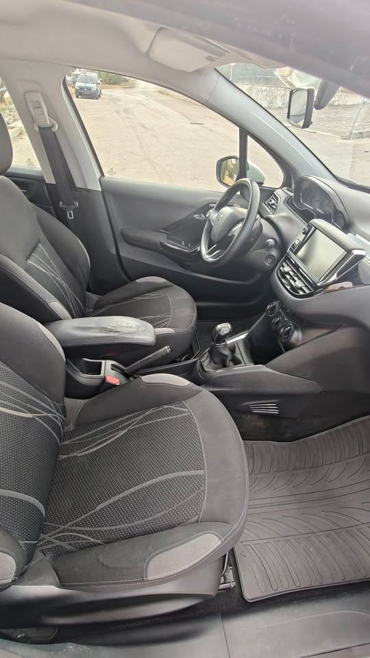 Peugeot 208 1,4 HDi, fotografija 8