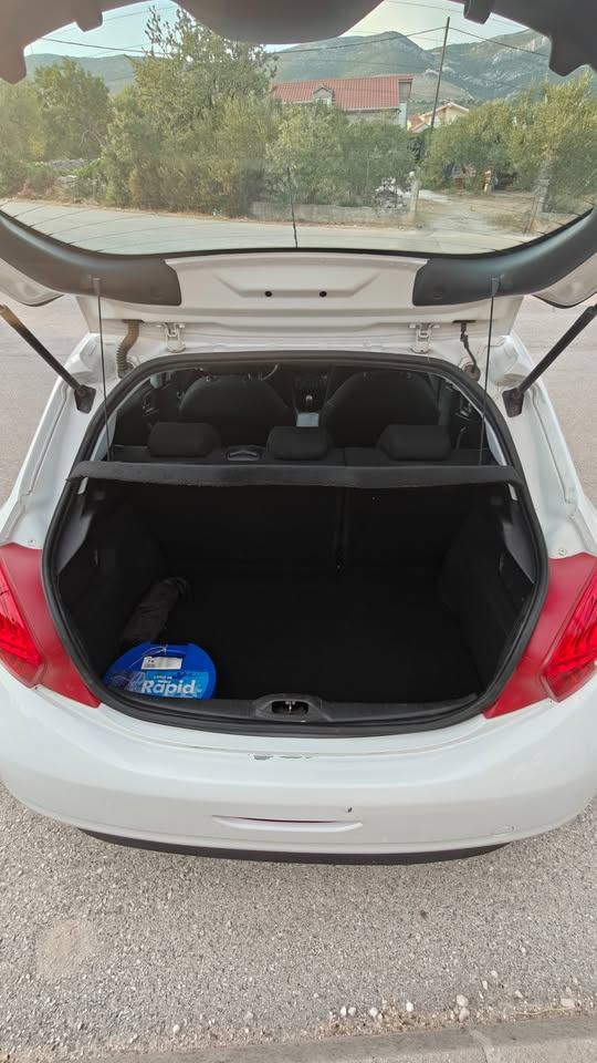 Peugeot 208 1,4 HDi, fotografija 11