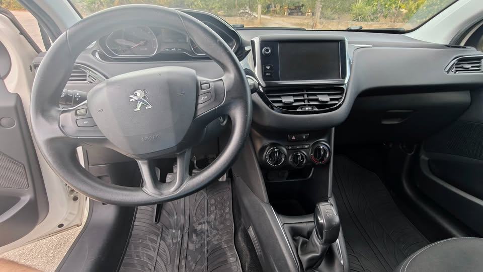 Peugeot 208 1,4 HDi, fotografija 5