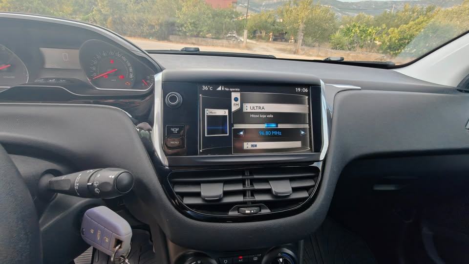 Peugeot 208 1,4 HDi, fotografija 6