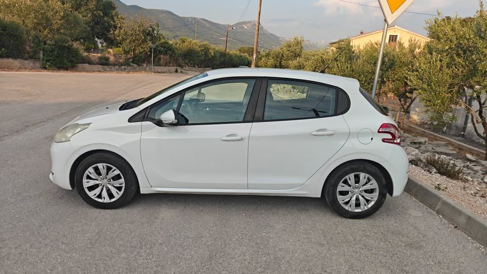 Peugeot 208 1,4 HDi, fotografija 3