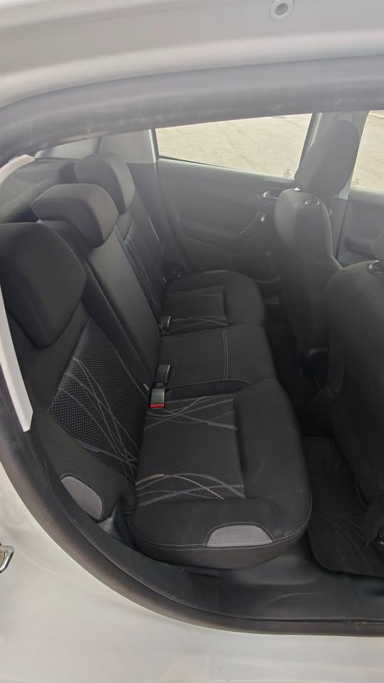 Peugeot 208 1,4 HDi, fotografija 9