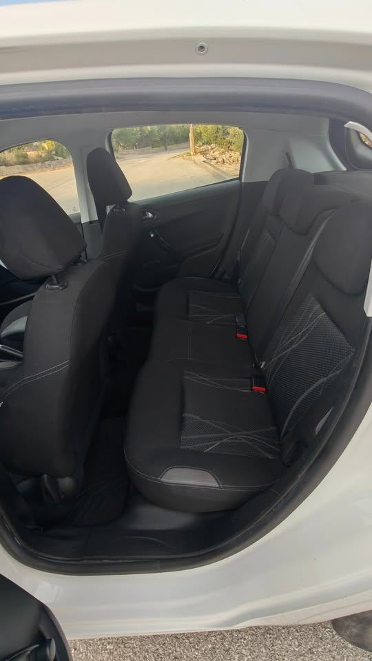 Peugeot 208 1,4 HDi, fotografija 10
