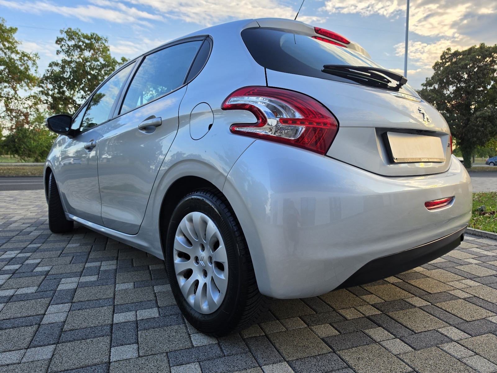 Peugeot 208 1,4 VTi **ACTIVE**KLIMA**ALU**SERVISNA**REG 1 GOD**, fotografija 7