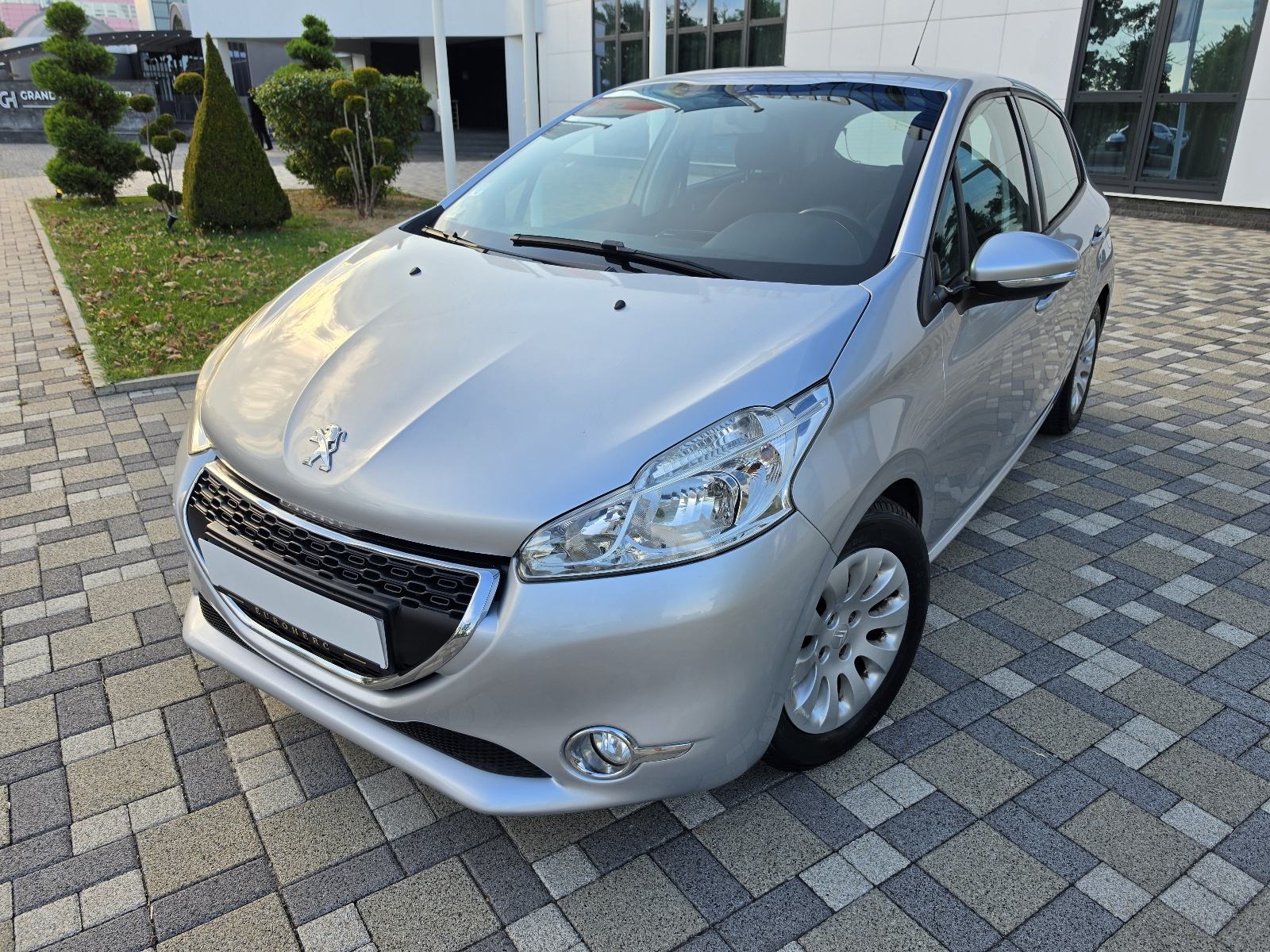 Peugeot 208 1,4 VTi **ACTIVE**KLIMA**ALU**SERVISNA**REG 1 GOD**, fotografija 2