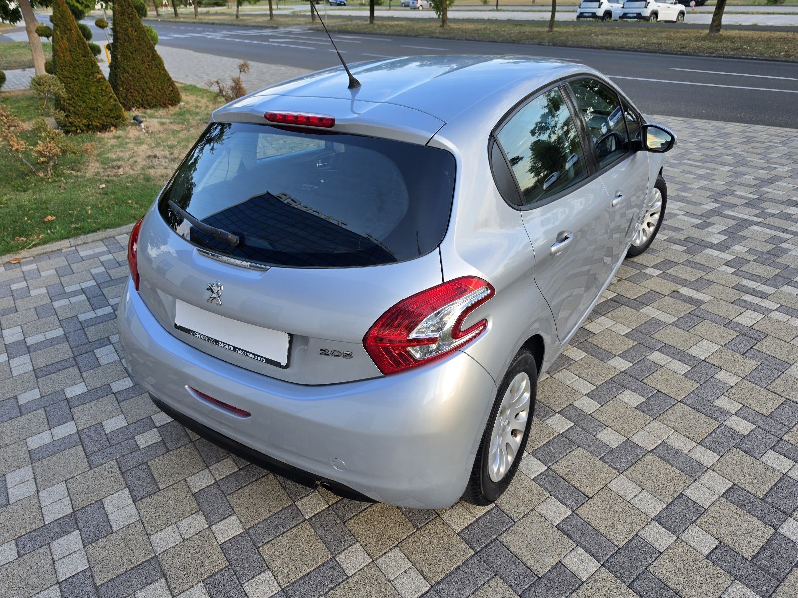 Peugeot 208 1,4 VTi **ACTIVE**KLIMA**ALU**SERVISNA**REG 1 GOD**, fotografija 9