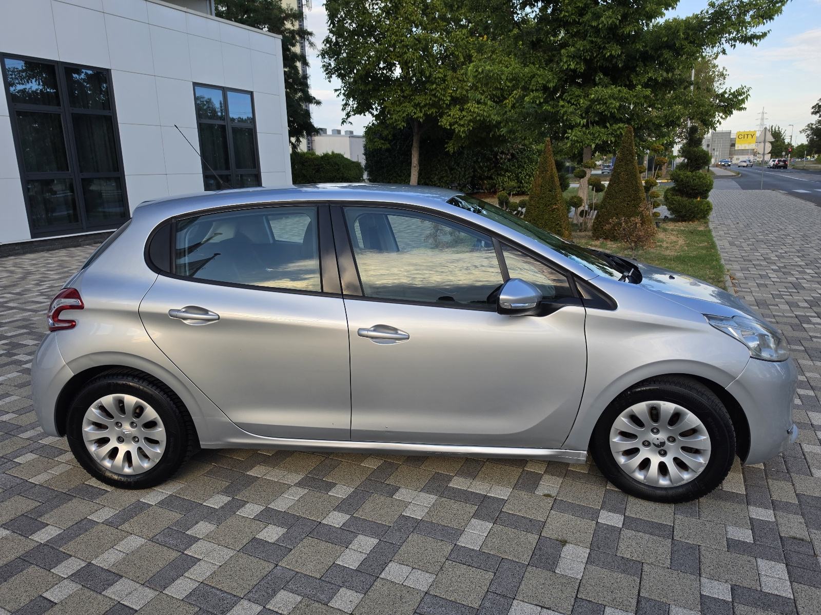 Peugeot 208 1,4 VTi **ACTIVE**KLIMA**ALU**SERVISNA**REG 1 GOD**, fotografija 12