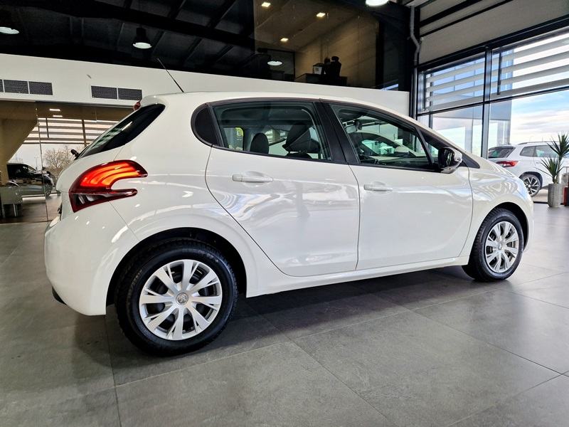 Peugeot 208 1,5 BlueHDI Active, fotografija 7