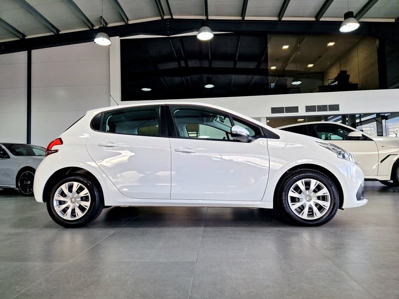 Peugeot 208 1,5 BlueHDI Active, fotografija 8