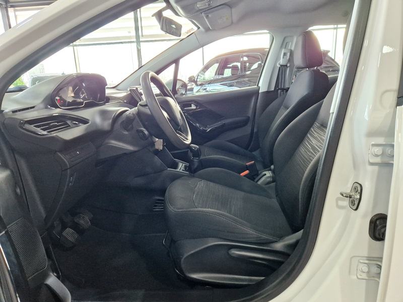 Peugeot 208 1,5 BlueHDI Active, fotografija 12