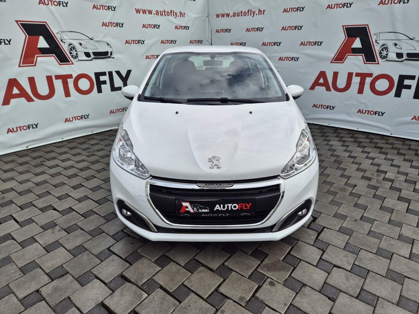 Peugeot 208 1.5 BlueHDI, HR auto, Tempomat, MF volan, u PDV-u, fotografija 2