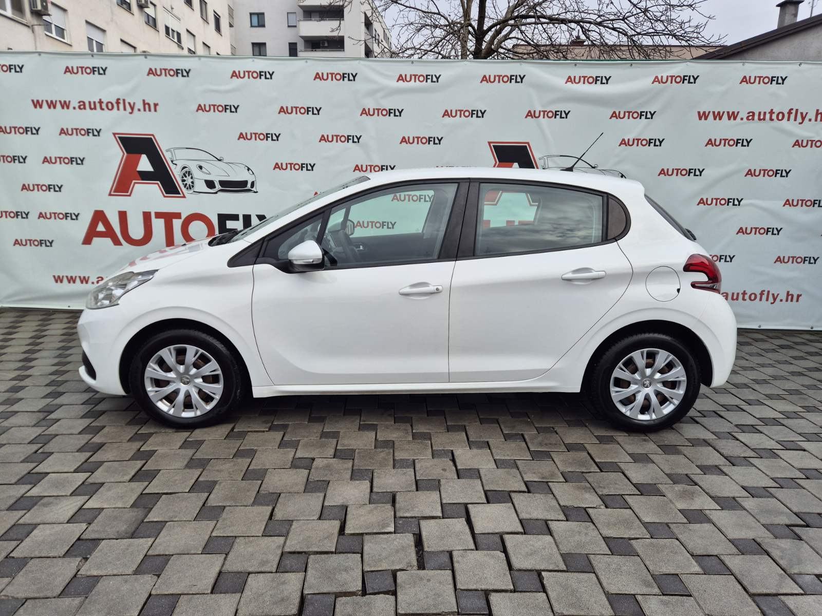Peugeot 208 1.5 BlueHDI, HR auto, Tempomat, MF volan, u PDV-u, fotografija 4