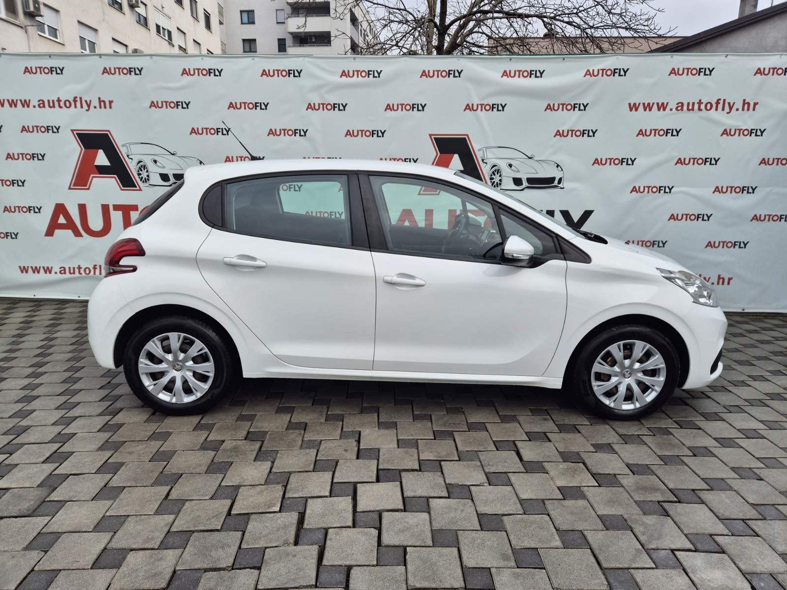 Peugeot 208 1.5 BlueHDI, HR auto, Tempomat, MF volan, u PDV-u, fotografija 5