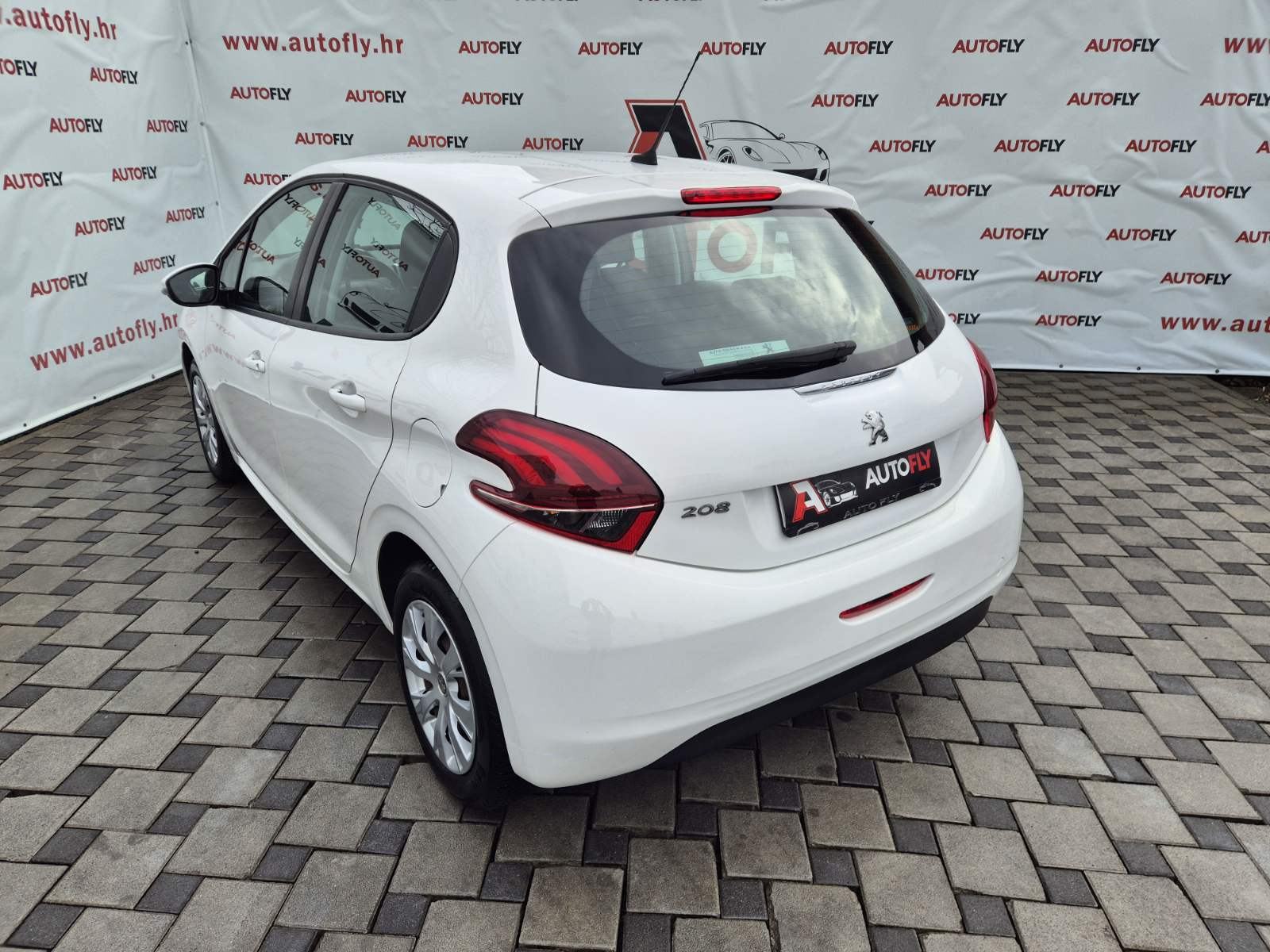 Peugeot 208 1.5 BlueHDI, HR auto, Tempomat, MF volan, u PDV-u, fotografija 6