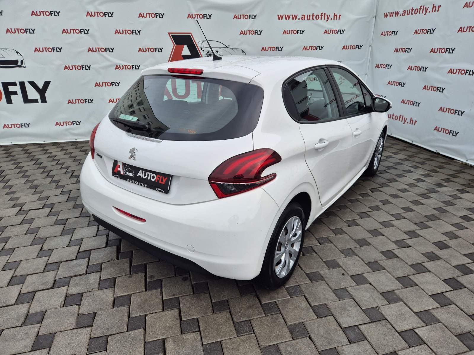 Peugeot 208 1.5 BlueHDI, HR auto, Tempomat, MF volan, u PDV-u, fotografija 8