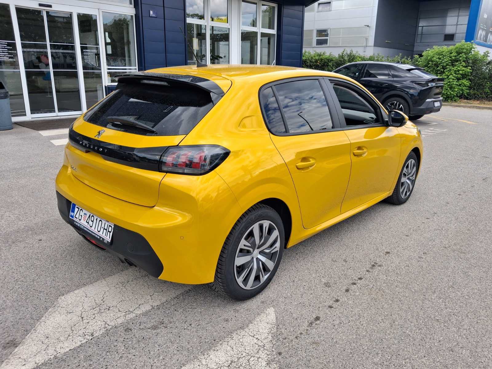 Peugeot 208 1,5 BlueHDI NOVI MODEL, fotografija 4