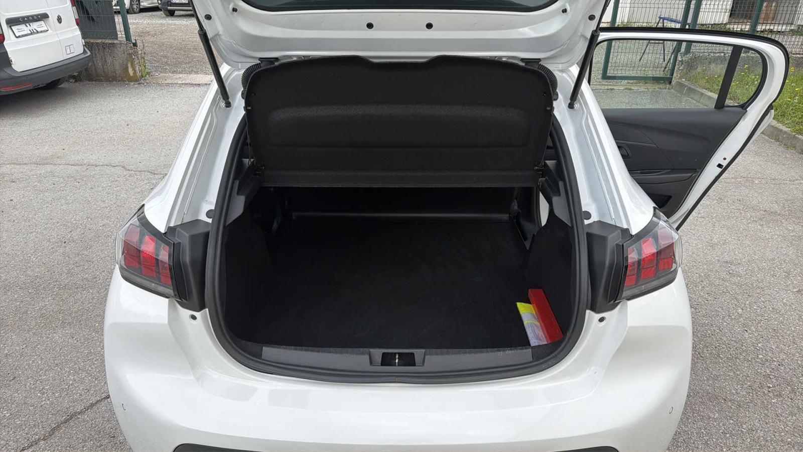 Peugeot 208 1,5 BlueHDi 100 KS * JAMSTVO 12 MJESECI, fotografija 12