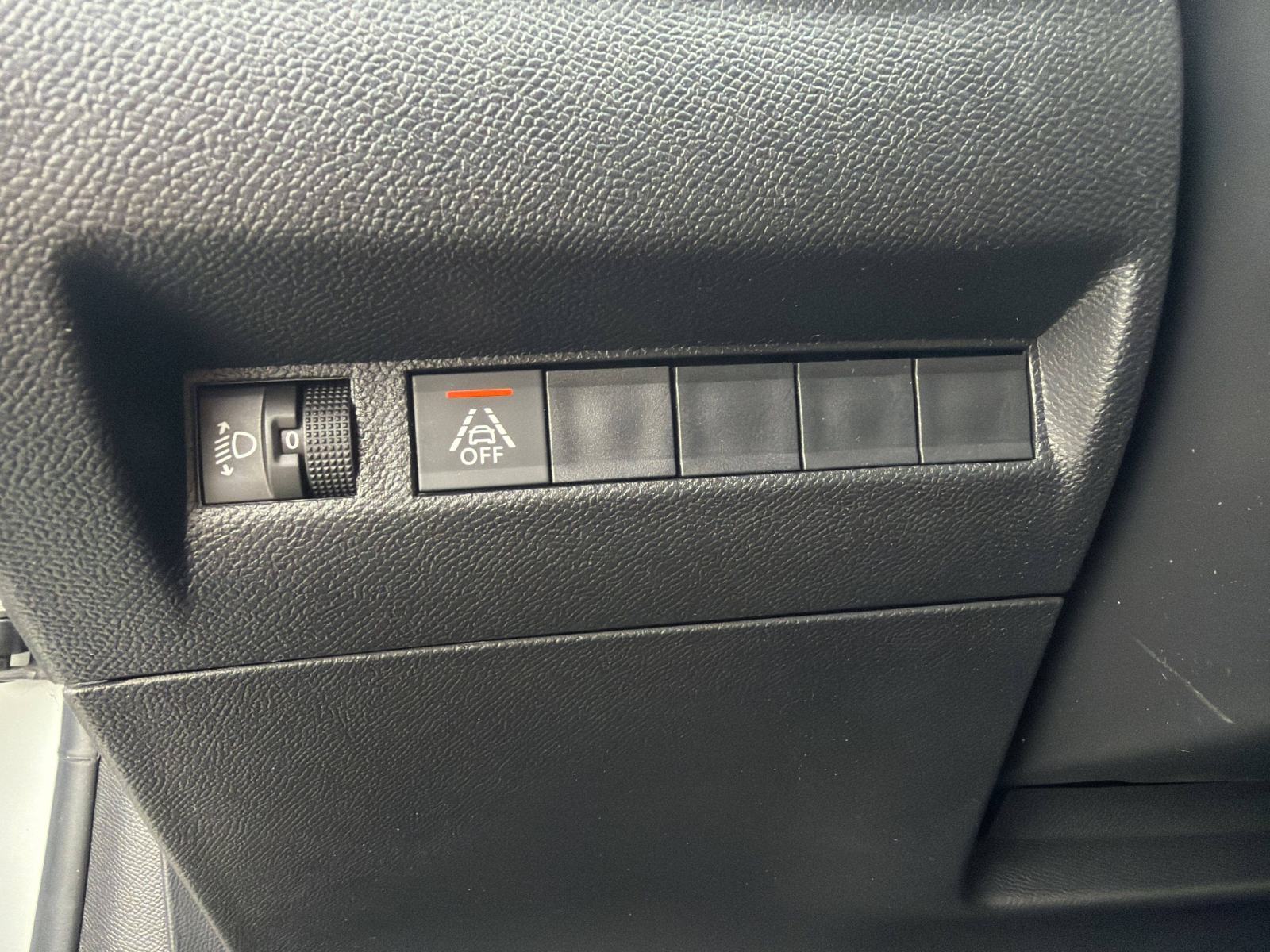 Peugeot 208 1,5 BlueHDi 100 KS * JAMSTVO 12 MJESECI, fotografija 19