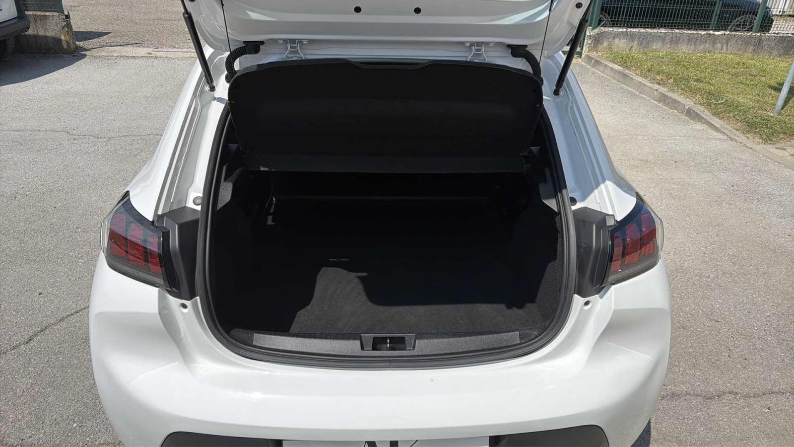 Peugeot 208 1,5 BlueHDi 100 KS * JAMSTVO 12 MJESECI, fotografija 12