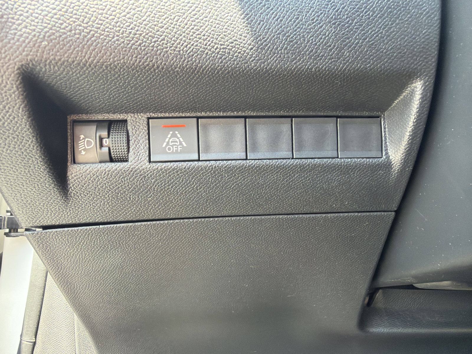 Peugeot 208 1,5 BlueHDi 100 KS * JAMSTVO 12 MJESECI, fotografija 20