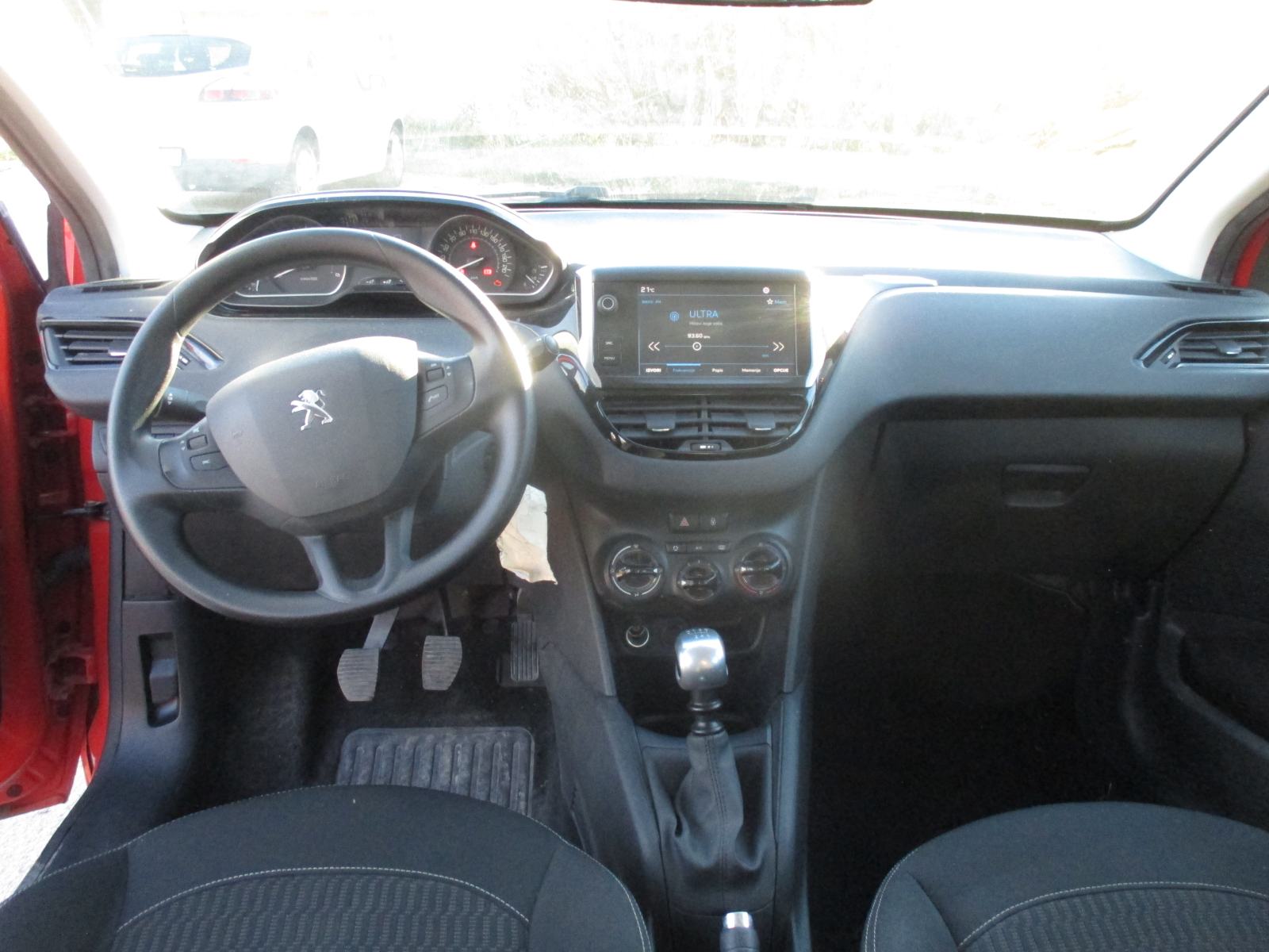 Peugeot 208 1,5 BlueHDI, fotografija 4