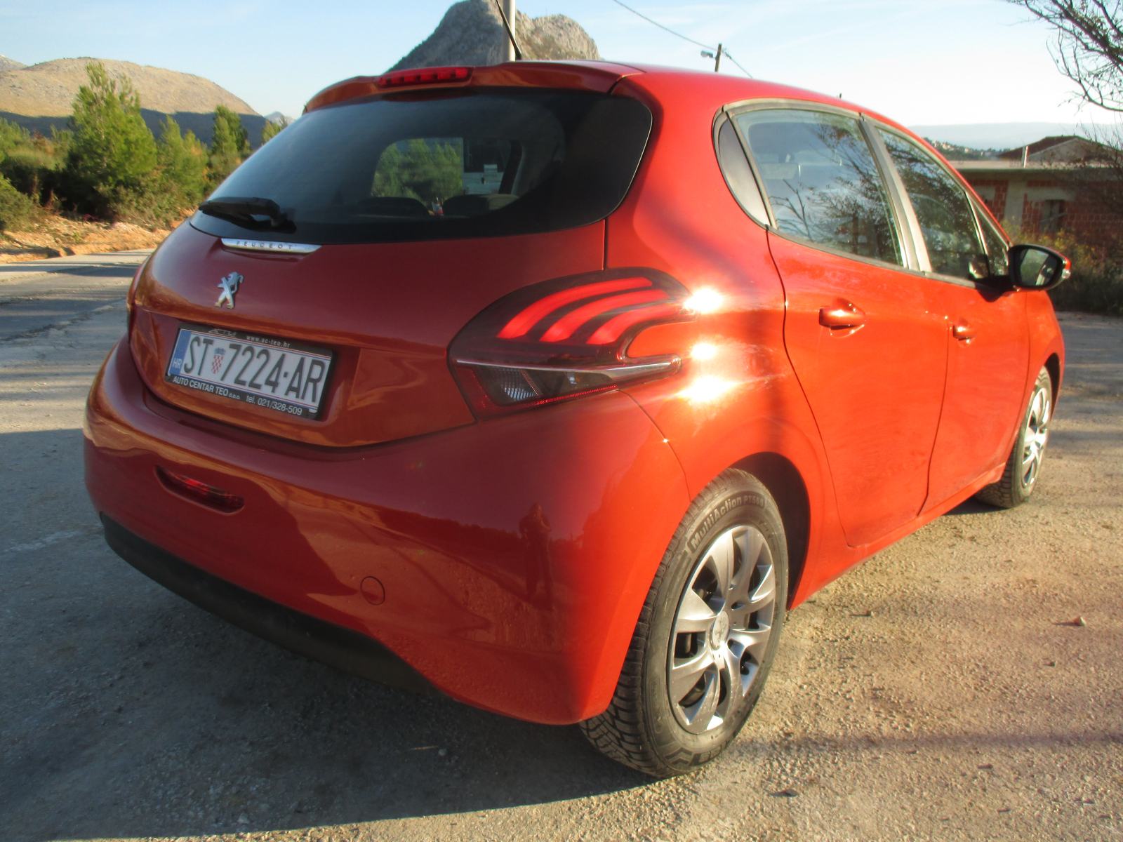 Peugeot 208 1,5 BlueHDI, fotografija 2