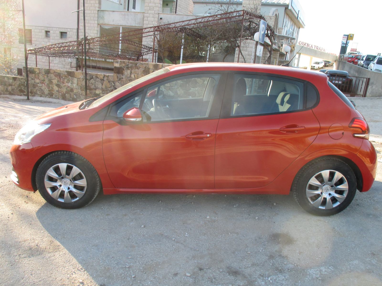 Peugeot 208 1,5 BlueHDI, fotografija 11