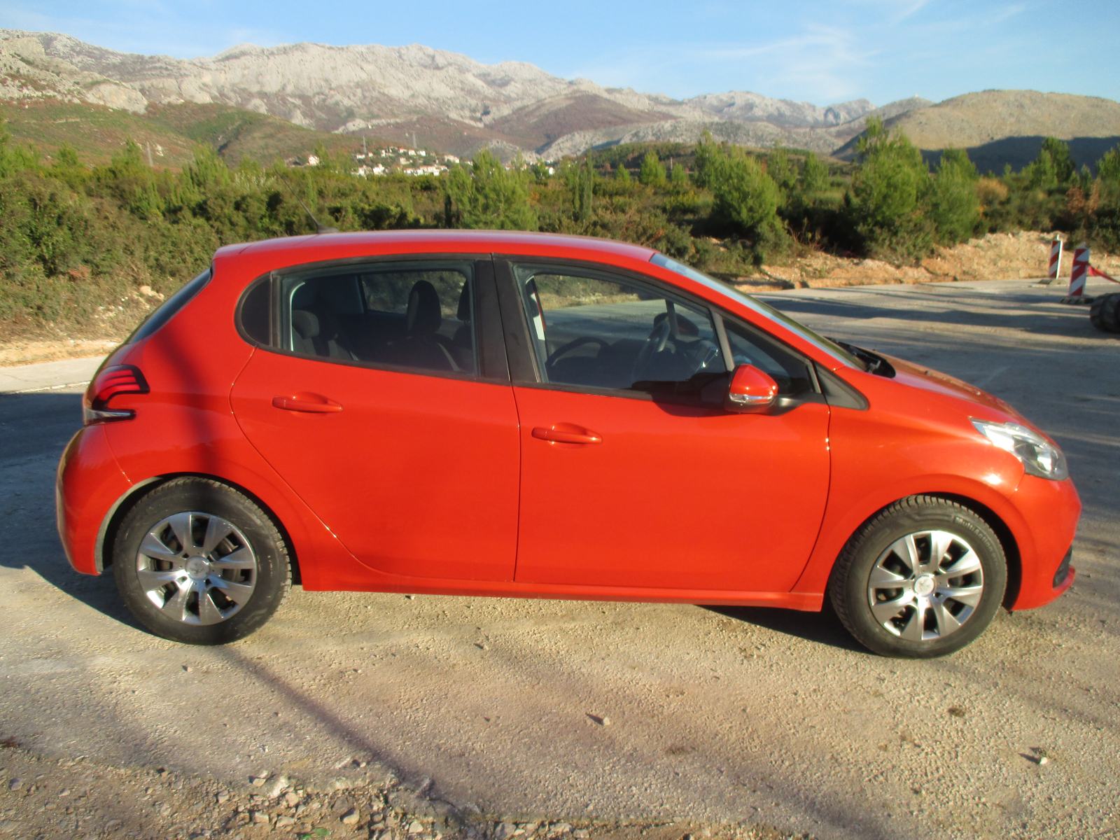 Peugeot 208 1,5 BlueHDI, fotografija 3