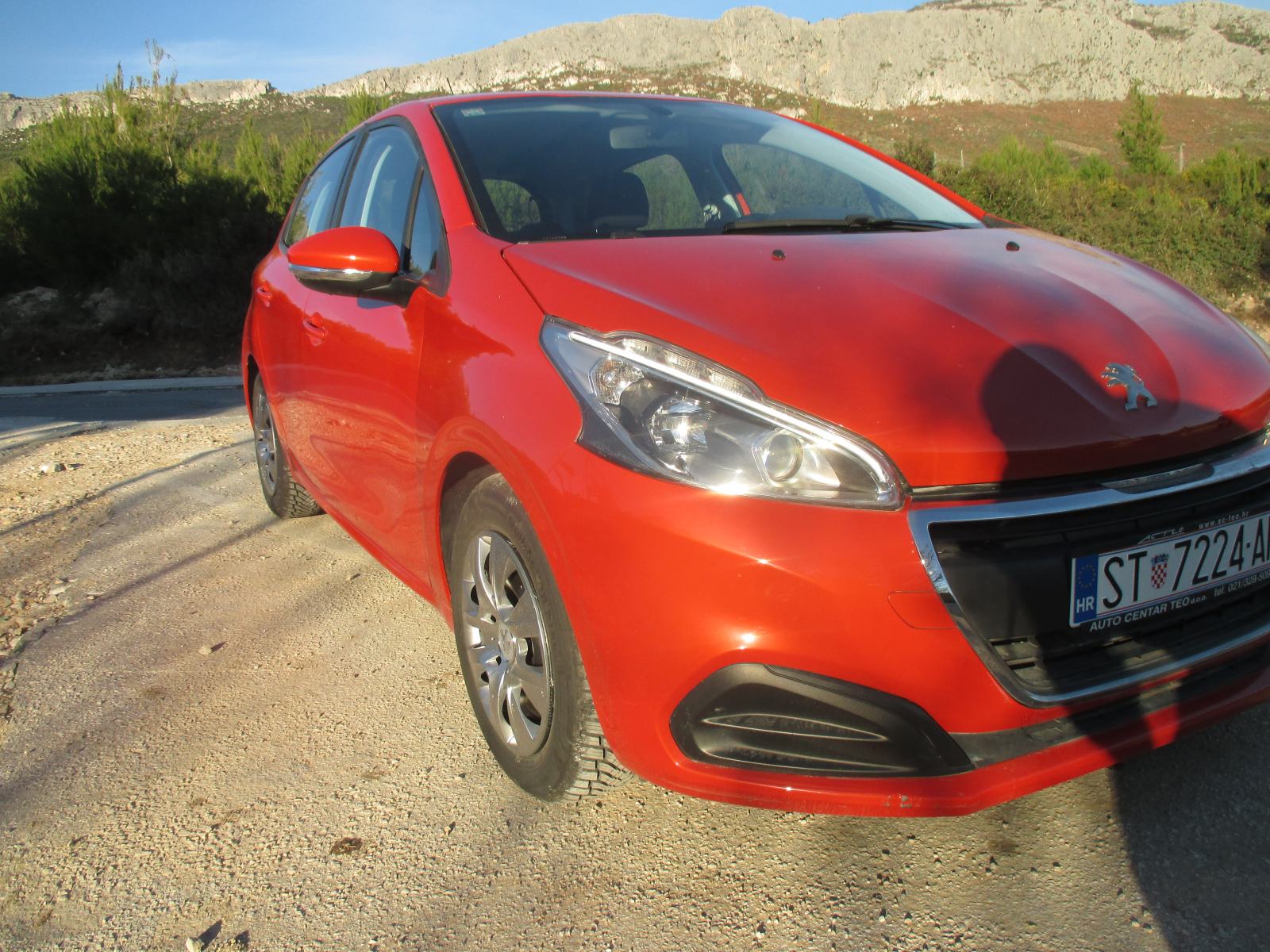 Peugeot 208 1,5 BlueHDI, fotografija 14