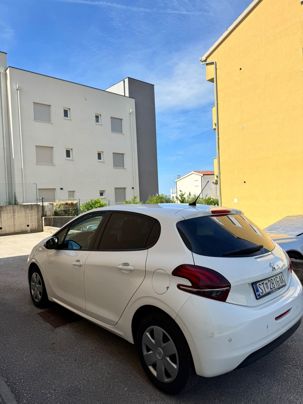 Peugeot 208 1,5 BlueHDI, fotografija 3