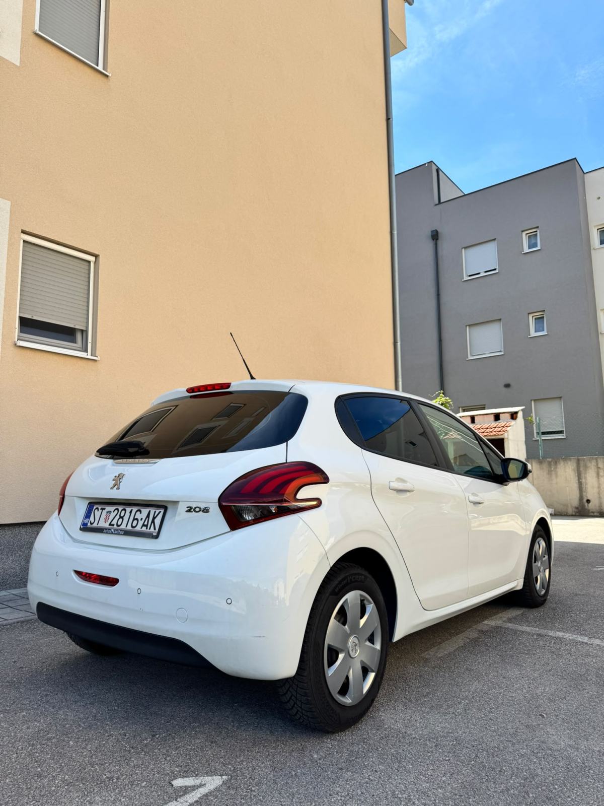Peugeot 208 1,5 BlueHDI, fotografija 2