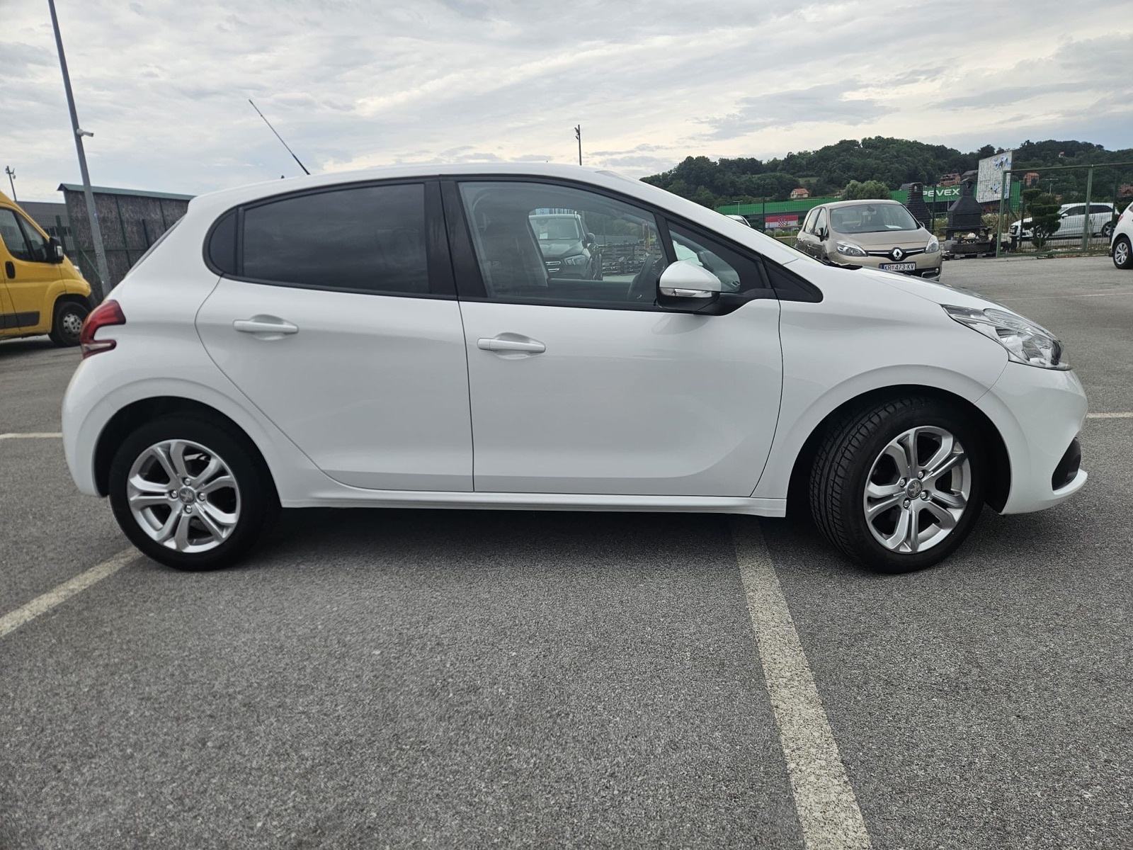 Peugeot 208 1,5 BlueHDI, fotografija 5
