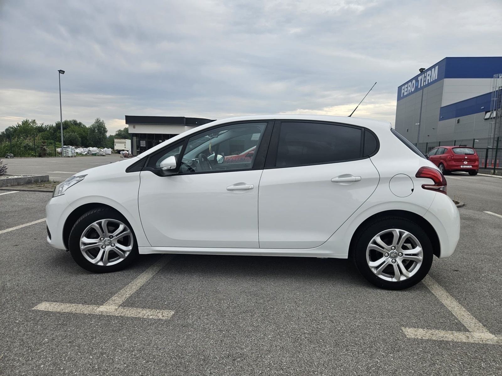 Peugeot 208 1,5 BlueHDI, fotografija 6